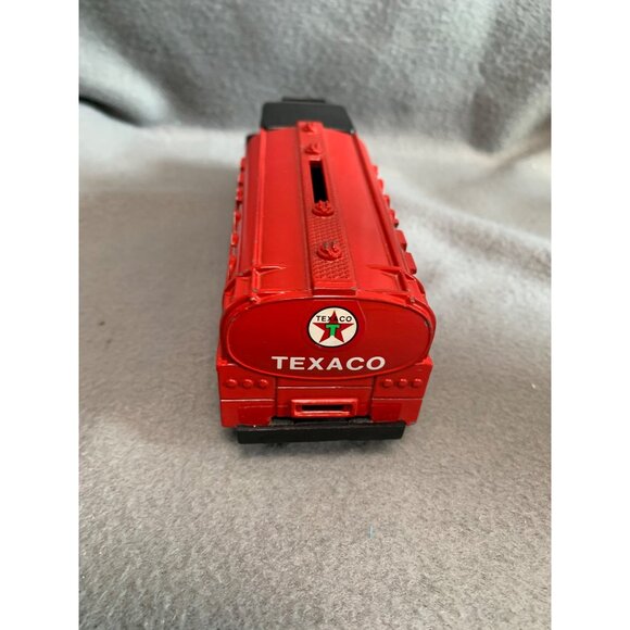 Texaco 1930 Diamond T 1990 Edition Red Collectible Die-Cast Toy Truck Bank - Picture 4 of 11